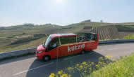 Le bus-cabriolet Kutzig sillonne la Route des Vins d'Alsace. Montez et descendez en toute liberté !