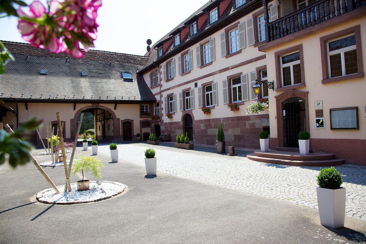 → Le Cheval Blanc Lembach  Hotel, Spa and Gourmet Restaurant in