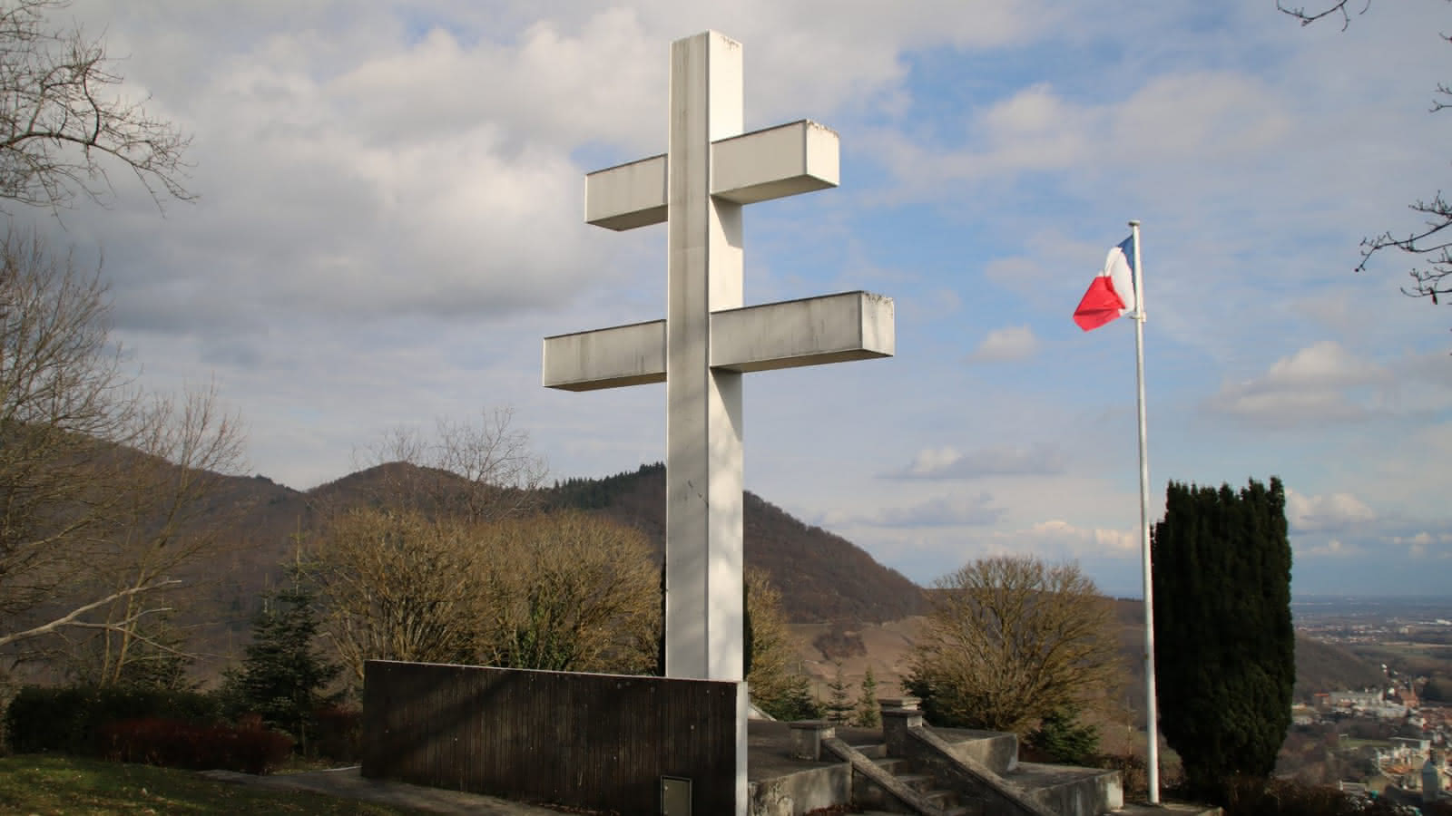 La Croix de Lorraine : la fascinante histoire d'un symbole - Mon Grand Est